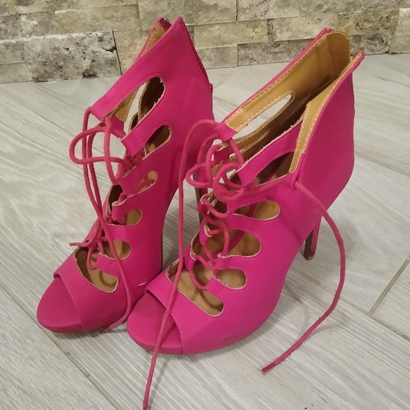 Pink heels with string - Picture 4 of 4